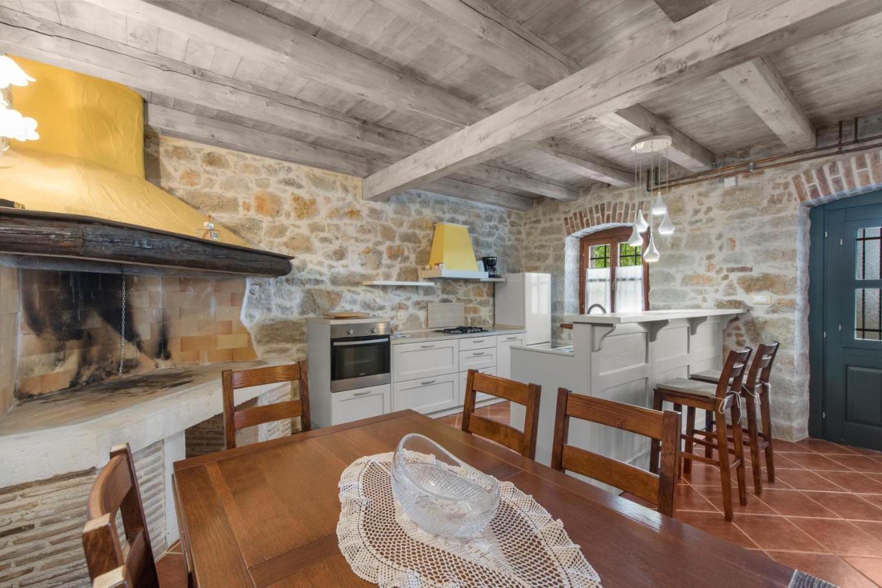 Villa Antonci-18, Pool, 3 Houses, Jacuzzi, Private Territory Antonci  Екстер'єр фото
