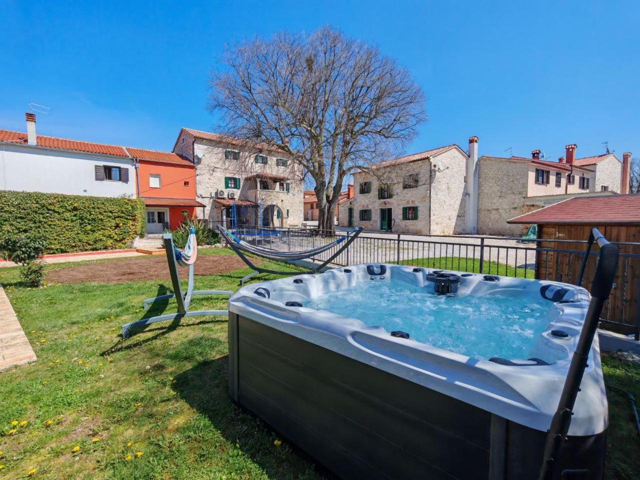 Villa Antonci-18, Pool, 3 Houses, Jacuzzi, Private Territory Antonci  Екстер'єр фото